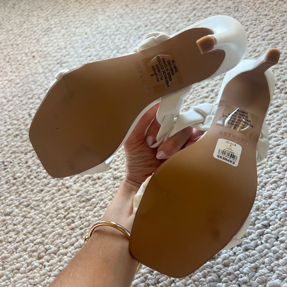 Express heels never worn - Picture 4 of 6
